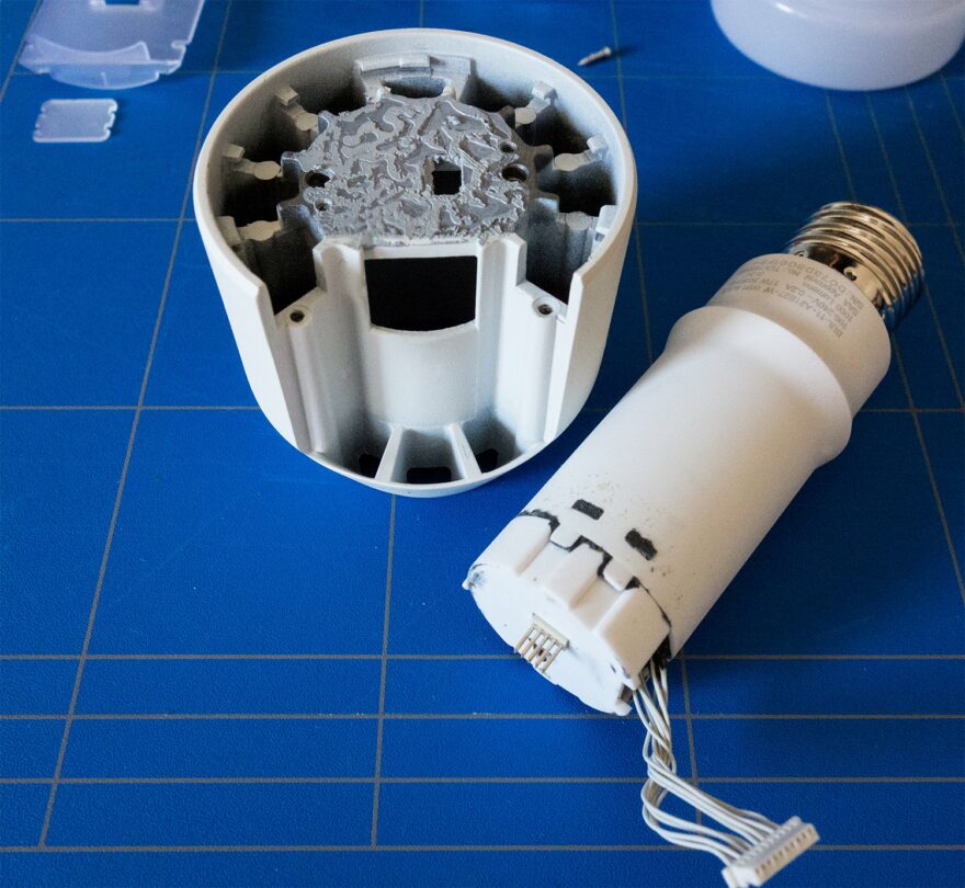 Extract the bulb screw block from the heatsink.